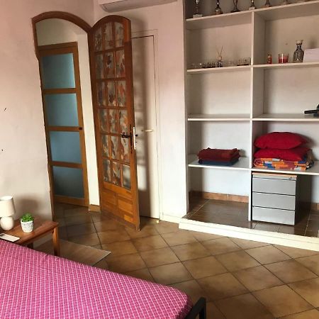 Chambre Climatisee Avec Sdb Privee Dans Une Villa Avec Piscine Ouverte D'Avril A Mi Octobre Marseille Luaran gambar