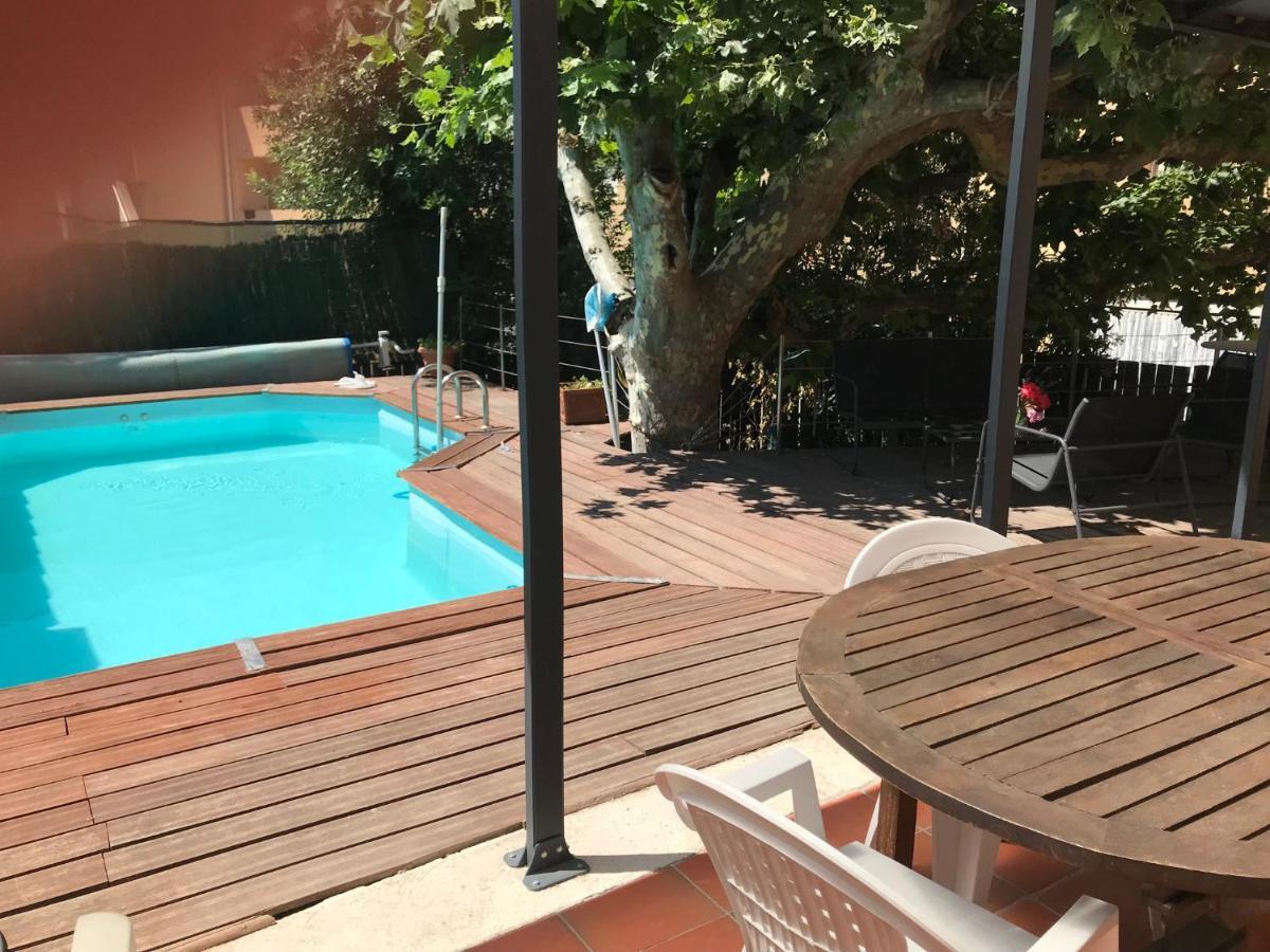 Chambre Climatisee Avec Sdb Privee Dans Une Villa Avec Piscine Ouverte D'Avril A Mi Octobre Marseille Luaran gambar