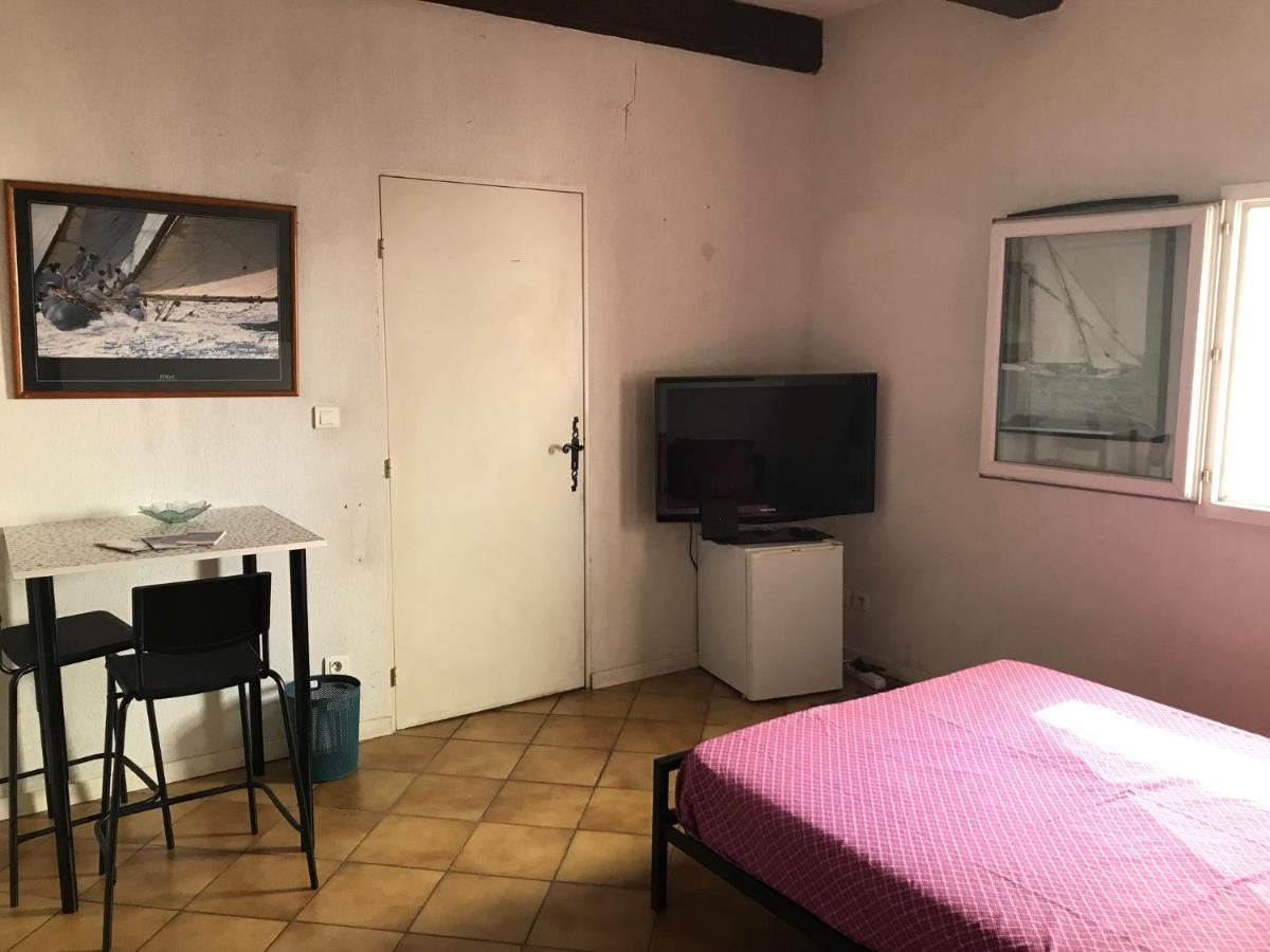 Chambre Climatisee Avec Sdb Privee Dans Une Villa Avec Piscine Ouverte D'Avril A Mi Octobre Marseille Luaran gambar